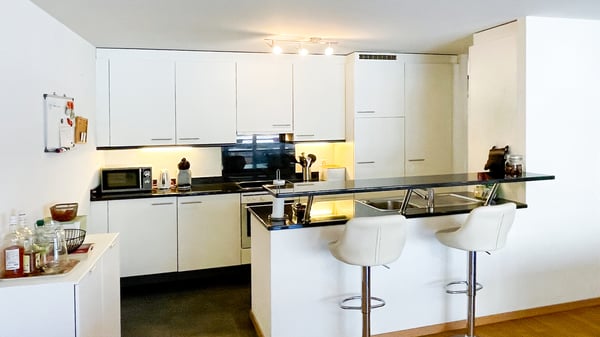 A VENDRE SPACIEUX APPARTEMENT 4.5 PCES A SIERRE 4