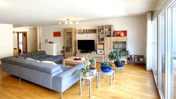 A VENDRE SPACIEUX APPARTEMENT 4.5 PCES A SIERRE 2