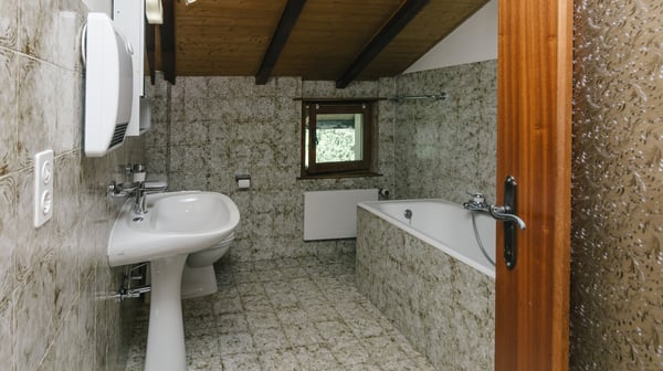 IMMEUBLE DE TROIS APPARTEMENTS A VEYRAS 11
