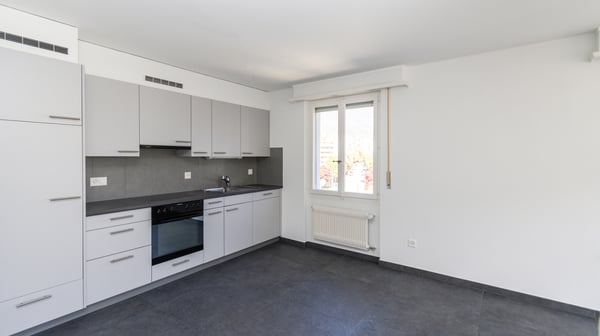 A LOUER JOLI APPARTEMENT 3.5 PCES A SIERRE 3