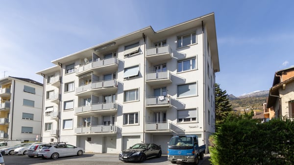 A LOUER JOLI APPARTEMENT 3.5 PCES A SIERRE 9