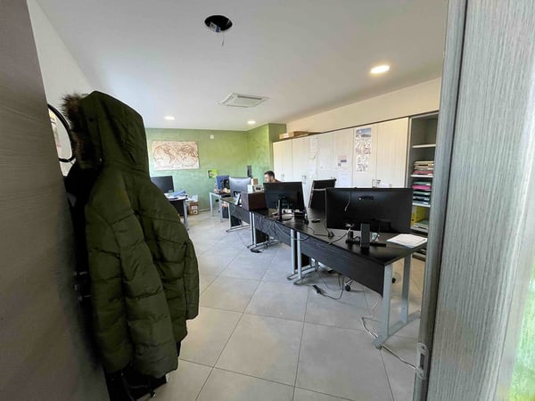 m2 210 uffici ( + depositi e posti auto) Breganzona Rif: 0384 4