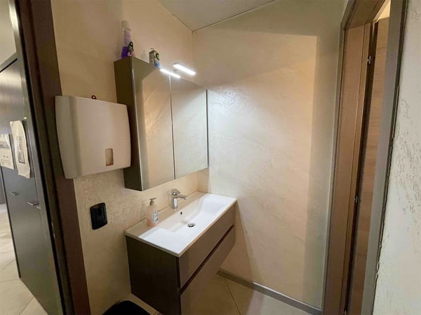 m2 210 uffici ( + depositi e posti auto) Breganzona Rif: 0384 5