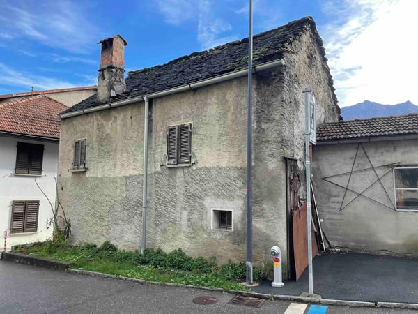 Terreno/casa nel nucleo di Monte Carasso Rif.: 0396 2