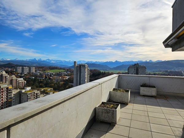 Exklusive 1.5-Zimmer-Attikawohnung mit grosser Terrasse und Bergblick in Bern 1
