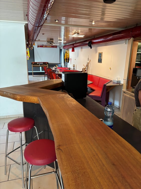 Wohn- und Geschäftshaus (Bistro im Parterre) Rüegsauschachen 7