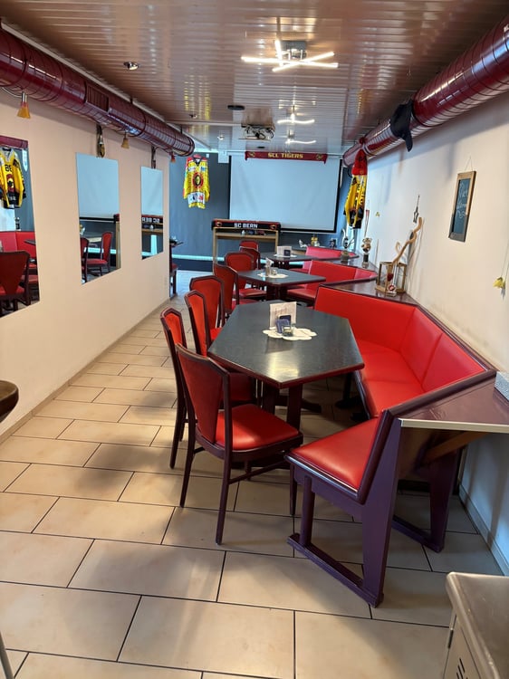 Wohn- und Geschäftshaus (Bistro im Parterre) Rüegsauschachen 9