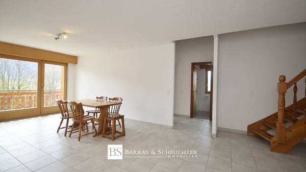 Immeuble loué : 4 appartements, 1 atelier, 5 box et 8 places 3