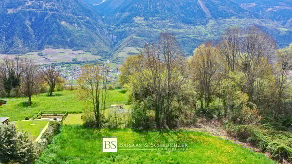 Immeuble loué : 4 appartements, 1 atelier, 5 box et 8 places 8