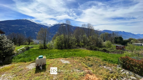 Immeuble loué : 4 appartements, 1 atelier, 5 box et 8 places 9