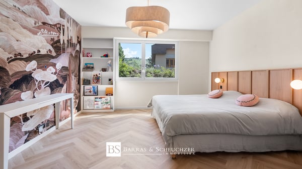 Haut standing | Rénové 2025 | Vue châteaux | 2.5 p. + 2.5 p. 12