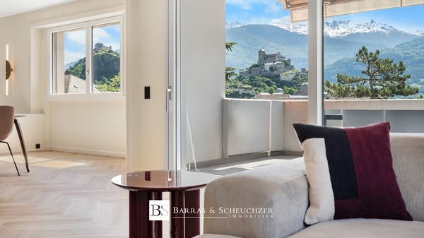 Haut standing | Rénové 2025 | Vue châteaux | 2.5 p. + 2.5 p. 2