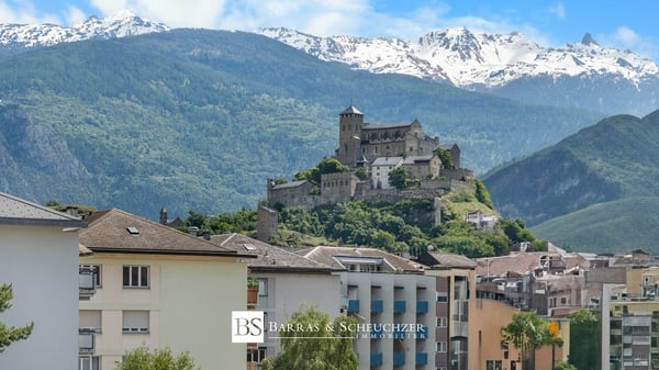 Haut standing | Rénové 2025 | Vue châteaux | 2.5 p. + 2.5 p. 4