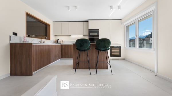 Haut standing | Rénové 2025 | Vue châteaux | 2.5 p. + 2.5 p. 6