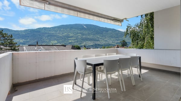 Haut standing | Rénové 2025 | Vue châteaux | 2.5 p. + 2.5 p. 8