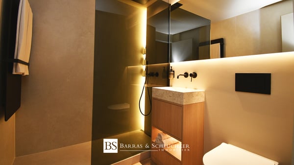 Luxueux 1.5 pièces entièrement rénové et meublé 9