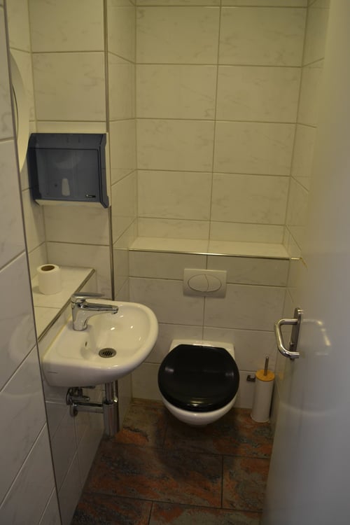 Moderne Geschäftsfläche im Zentrum von Altdorf zu vermieten 14