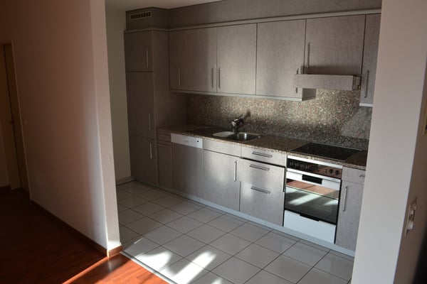 2-Zimmer-Dachwohnung mit Seesicht in Stansstad zu vermieten 2