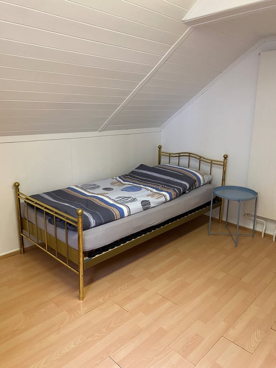 Ab Juli günstiges, einfaches Zimmer im Zentrum von Altdorf zu vermieten 2