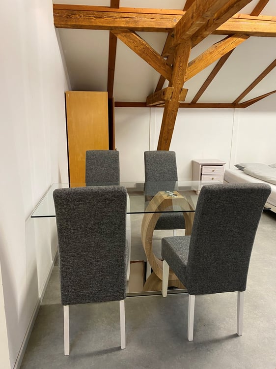 Grosses teilmöbliertes Zimmer im Zentrum von Altdorf zu vermieten 1