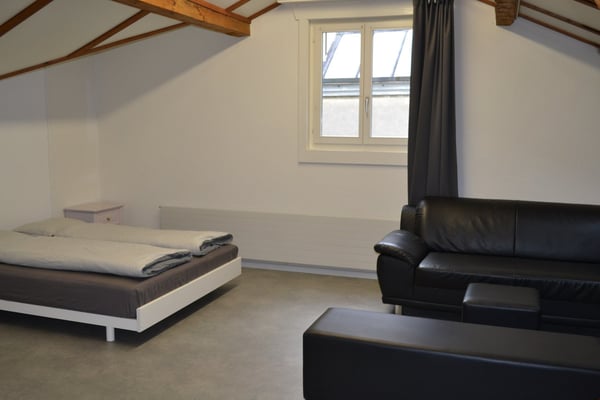 Grosses teilmöbliertes Zimmer im Zentrum von Altdorf zu vermieten 6