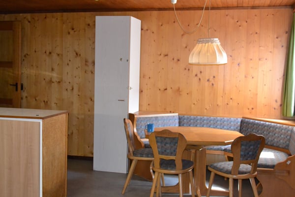 Grosses teilmöbliertes Zimmer im Zentrum von Altdorf zu vermieten 9