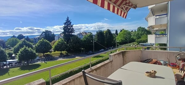 À 2 pas de tout. superbe appart. 4.5 pcs. 3 balcons, PP sous-sol 1