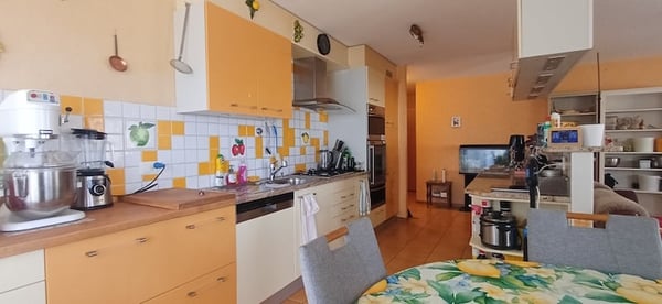À 2 pas de tout. superbe appart. 4.5 pcs. 3 balcons, PP sous-sol 2