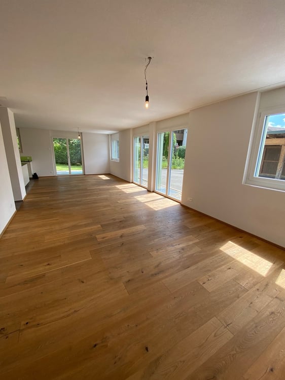 Neu nach Vereinbarung Gartenwohnung 4.5 Zimmer EG mit Gartensitzplatz und Rasen 4