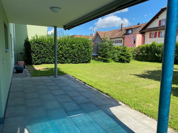 Neu nach Vereinbarung Gartenwohnung 4.5 Zimmer EG mit Gartensitzplatz und Rasen 13