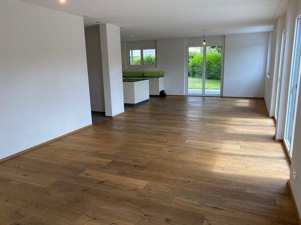 Neu nach Vereinbarung Gartenwohnung 4.5 Zimmer EG mit Gartensitzplatz und Rasen 3