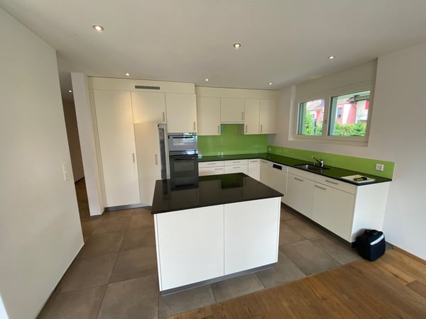 Neu nach Vereinbarung Gartenwohnung 4.5 Zimmer EG mit Gartensitzplatz und Rasen 2