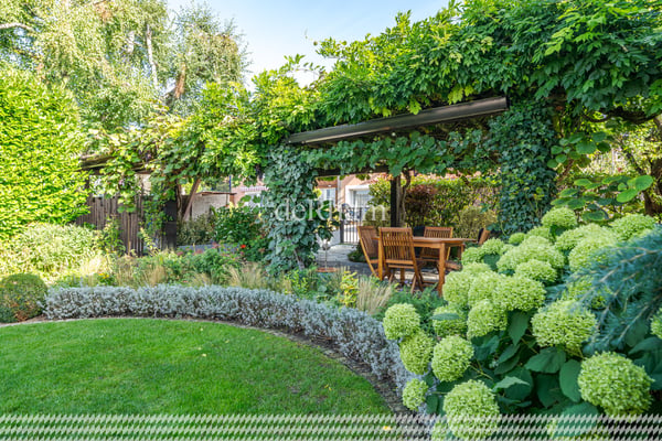 Magnifique maison villageoise au coeur de Mex avec jardin 1