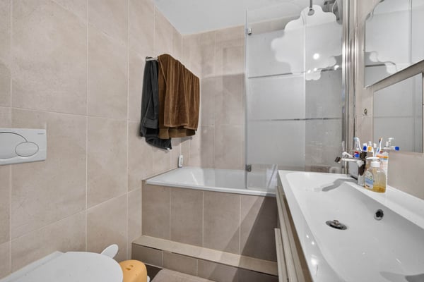 Appartement contemporain avec un grand jardin 8