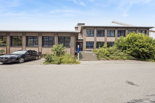 Gewerbe- / Bürofläche als Erstbezug nach Sanierung! 1