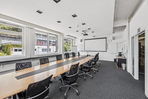 Gewerbe- / Bürofläche als Erstbezug nach Sanierung! 3