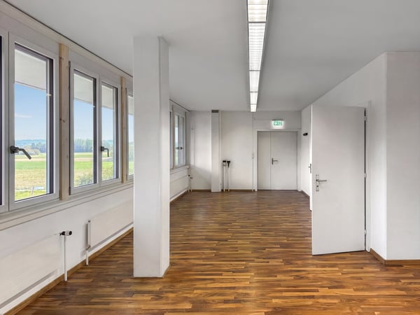 Atelier, Kleinbüro oder Bürogemeinschaft – moderne Flächen in Obfelden 1