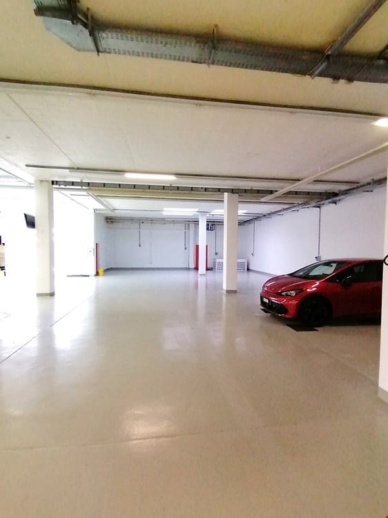Teilausgebaute Gewerbe-/Industriefläche im EG, an bester Lage 5