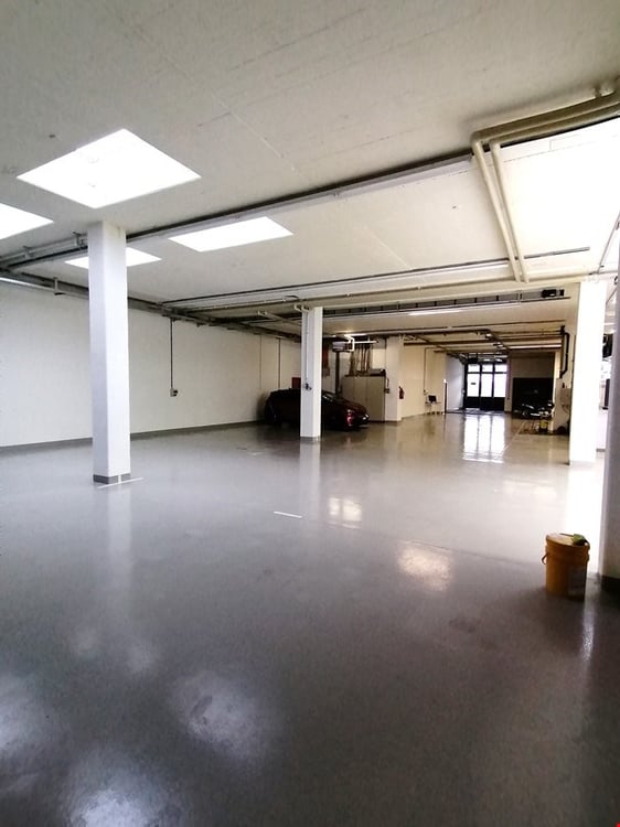 Teilausgebaute Gewerbe-/Industriefläche im EG, an bester Lage 6