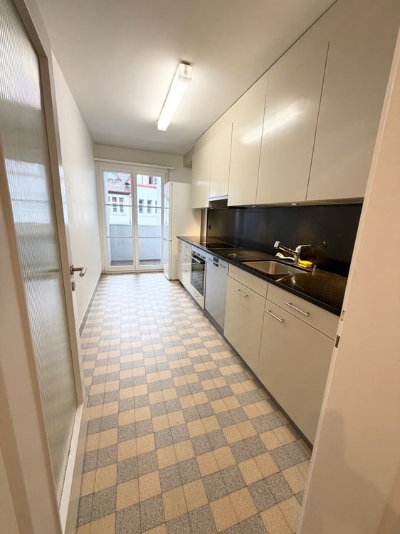 Helle 2-Zimmer-Wohnung mit  2 Balkon in Basel – sofort verfügbar! 5
