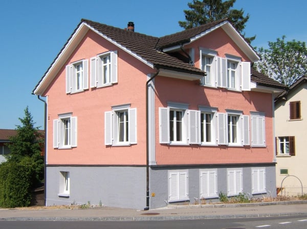 Charmante 2.5-Zimmer-Dachwohnung an der Flawilerstrasse in Oberuzwil 1