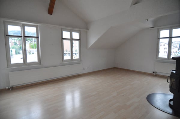 Charmante 2.5-Zimmer-Dachwohnung an der Flawilerstrasse in Oberuzwil 2