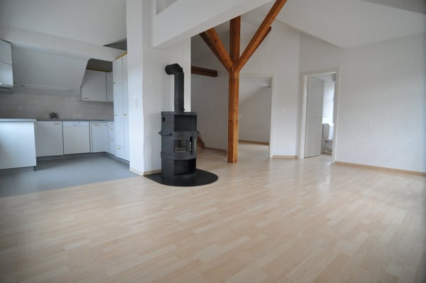 Charmante 2.5-Zimmer-Dachwohnung an der Flawilerstrasse in Oberuzwil 4