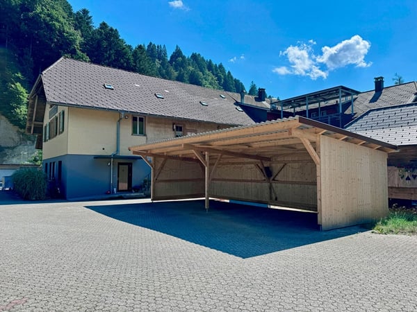 Gedeckter Parkplatz zu vermieten im Dorf 1