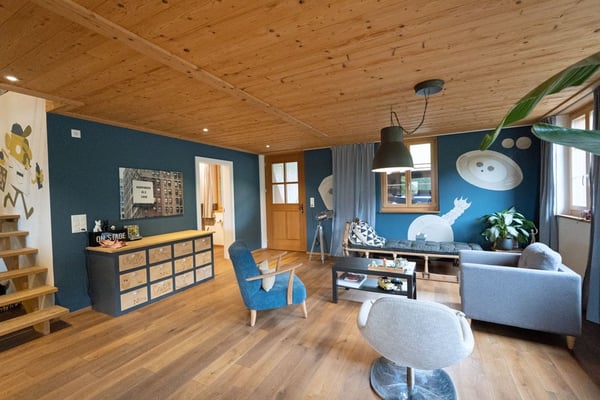 Neuwertiges 6.5 Zimmer Bauernhaus mit zwei Wohnungen und Weitsicht 4