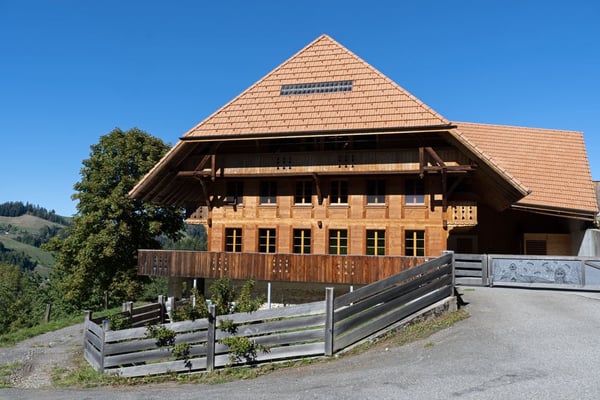 Neuwertiges 6.5 Zimmer Bauernhaus mit zwei Wohnungen und Weitsicht 14
