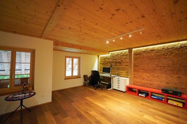 Neuwertiges 6.5 Zimmer Bauernhaus mit zwei Wohnungen und Weitsicht 9