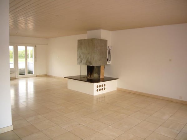 teilrenovierte 1.5-Attikazimmerwohnung an ruhiger Lage mit Aussen-Pool 6