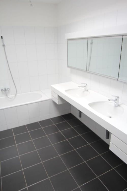 teilrenovierte 1.5-Attikazimmerwohnung an ruhiger Lage mit Aussen-Pool 4