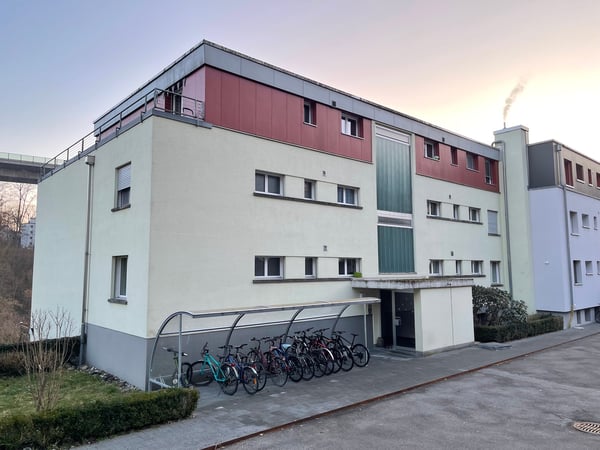 schöne und helle 1.5-Attikazimmerwohnung mit Aussicht auf die Aare 1